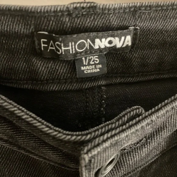 Fashion Nova High-waisted Jeans - Picture 4 of 5